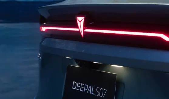 Diferencias clave entre carros eléctricos y a combustible